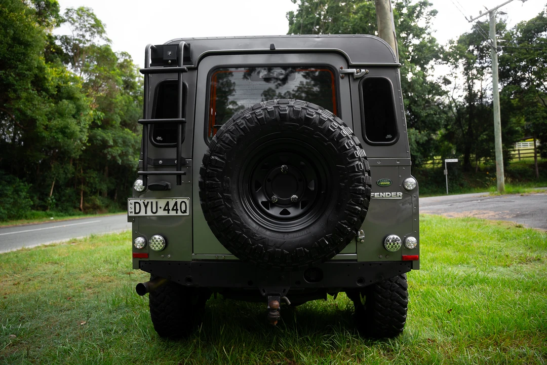 2009 Land Rover Defender 110 - Image 6 of 31