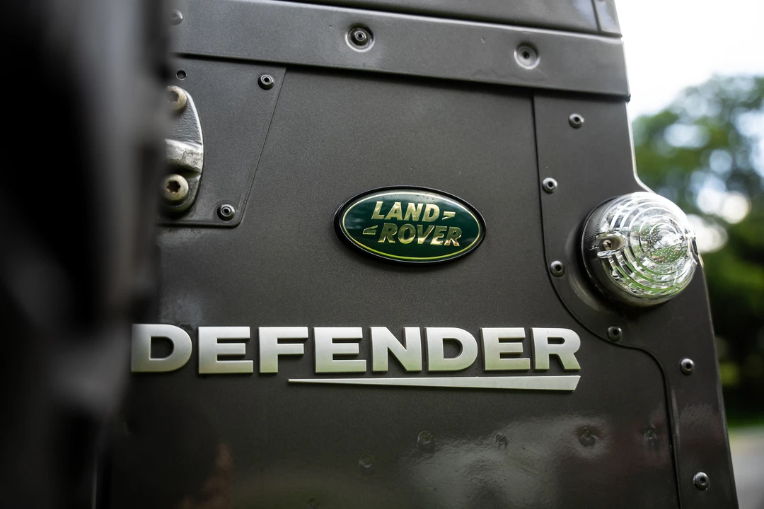 2009 Land Rover Defender 110 - Image 14 of 31