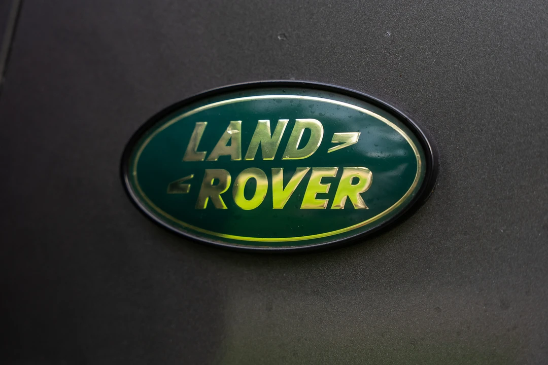 2009 Land Rover Defender 110 - Image 16 of 31