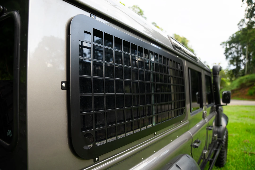 2009 Land Rover Defender 110 - Image 17 of 31