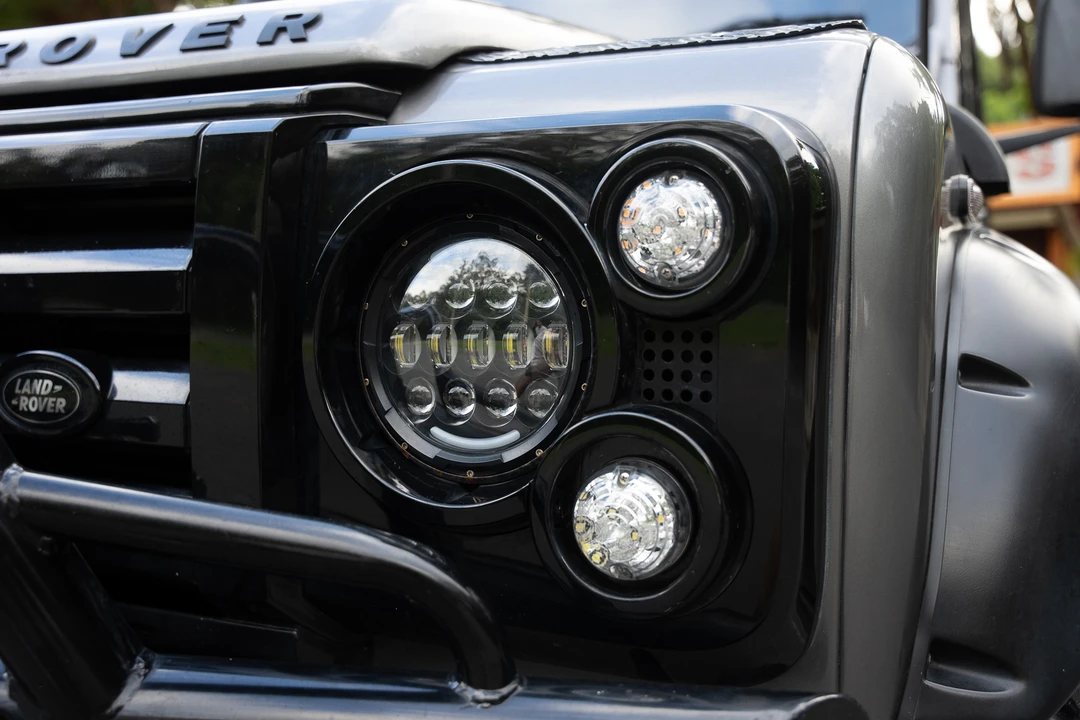 2009 Land Rover Defender 110 - Image 19 of 31