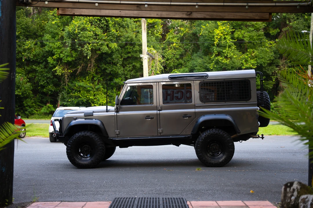 2009 Land Rover Defender 110 - Image 7 of 31