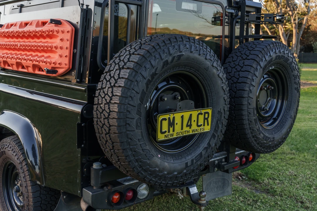 2009 Land Rover Defender 110 - Image 23 of 31