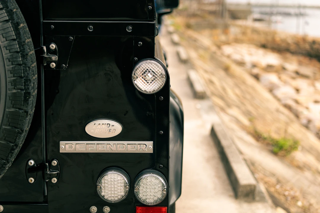 2009 Land Rover Defender 110 - Image 11 of 30