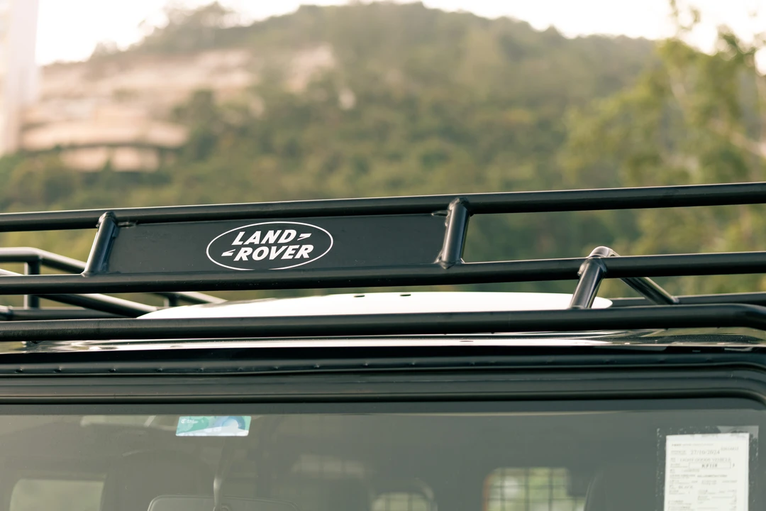 2009 Land Rover Defender 110 - Image 13 of 30