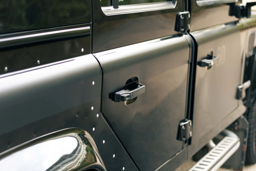 2009 Land Rover Defender 110 - Image 23 of 30