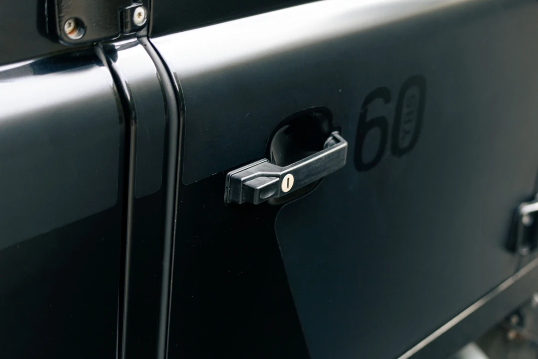 2009 Land Rover Defender 110 - Image 24 of 30
