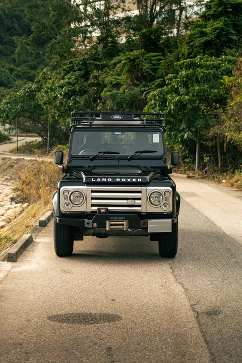 2009 Land Rover Defender 110 - Image 7 of 30