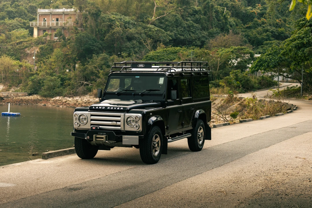 2009 Land Rover Defender 110 - Image 9 of 30