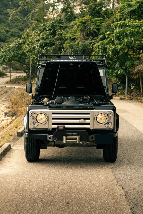 2009 Land Rover Defender 110 - Image 8 of 30
