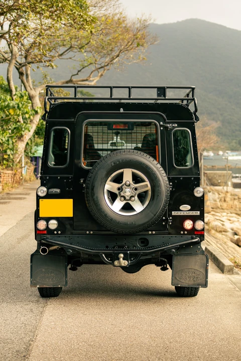 2009 Land Rover Defender 110 - Image 5 of 30