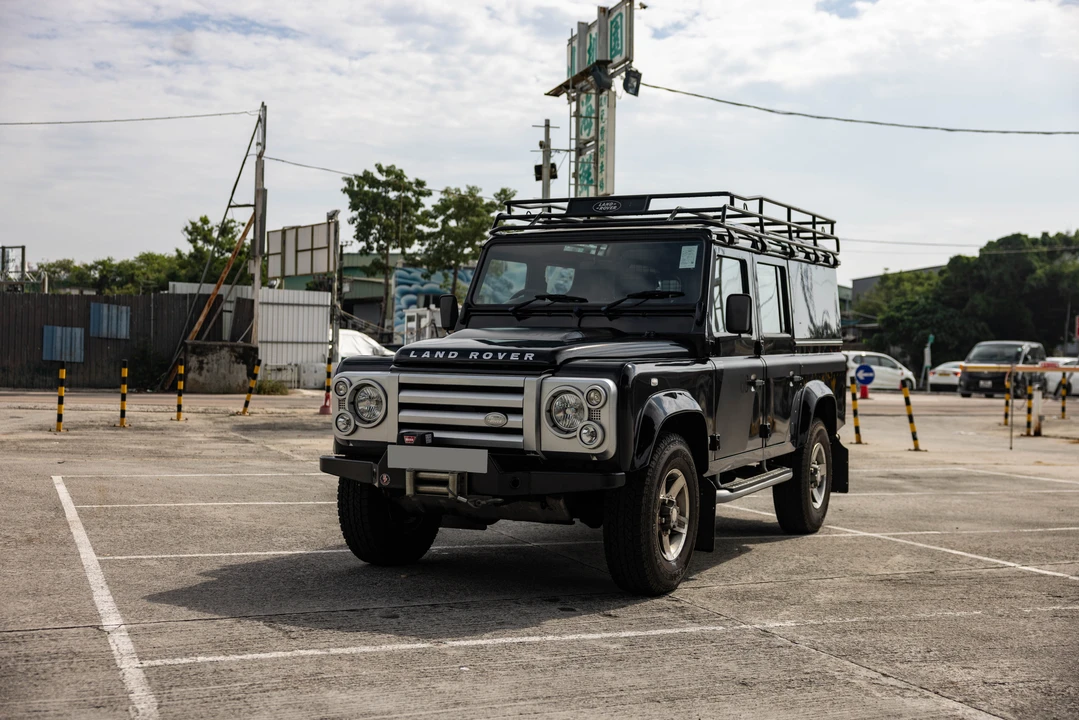 2009 Land Rover Defender 110 - Image 2 of 31