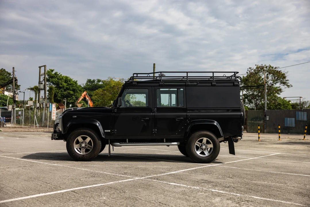 2009 Land Rover Defender 110 - Image 3 of 31