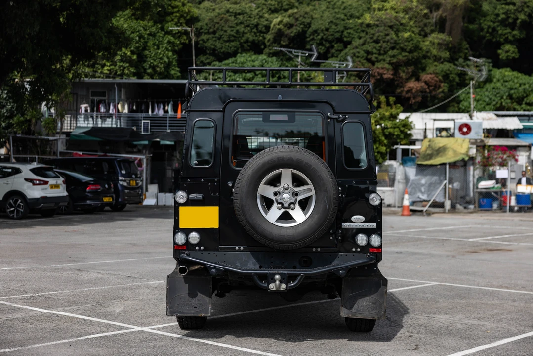 2009 Land Rover Defender 110 - Image 5 of 31