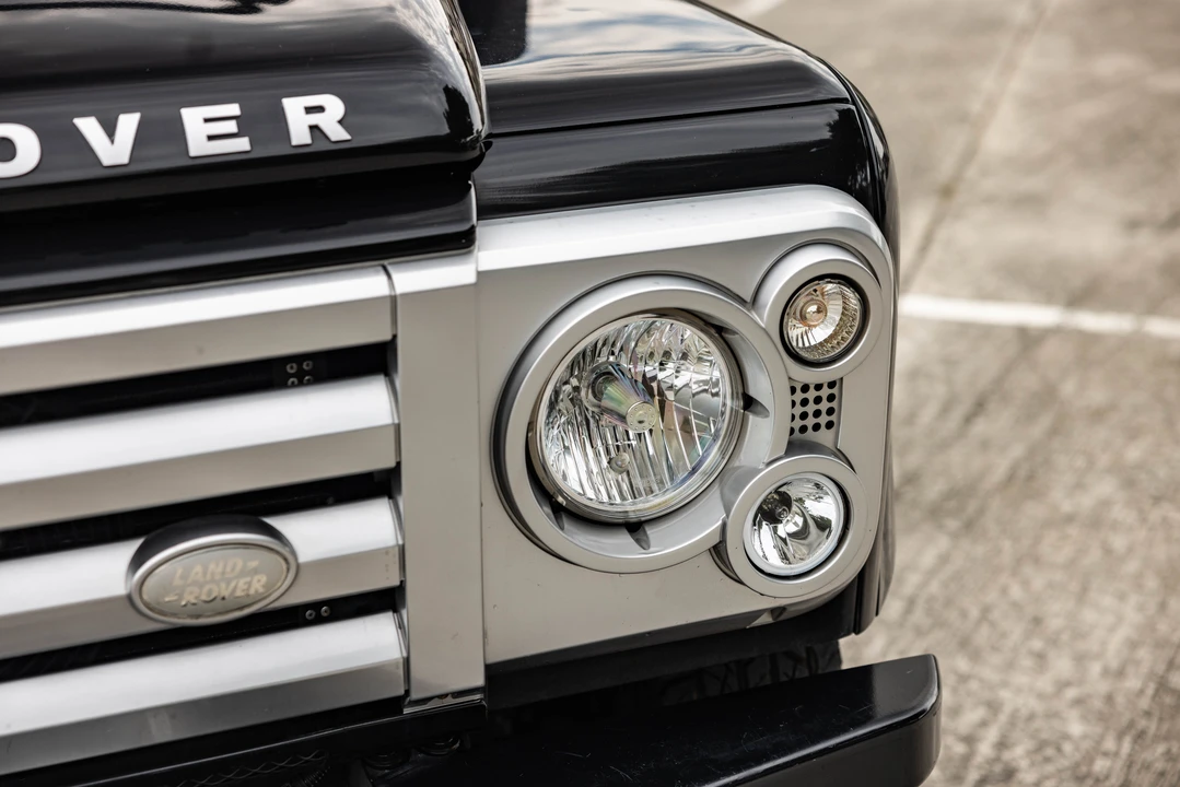 2009 Land Rover Defender 110 - Image 23 of 31