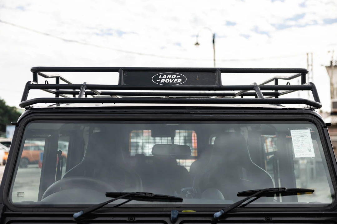 2009 Land Rover Defender 110 - Image 29 of 31
