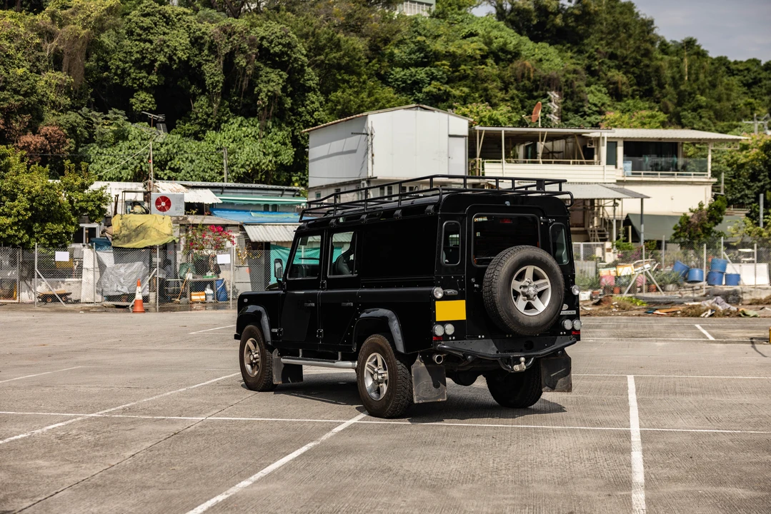 2009 Land Rover Defender 110 - Image 11 of 31