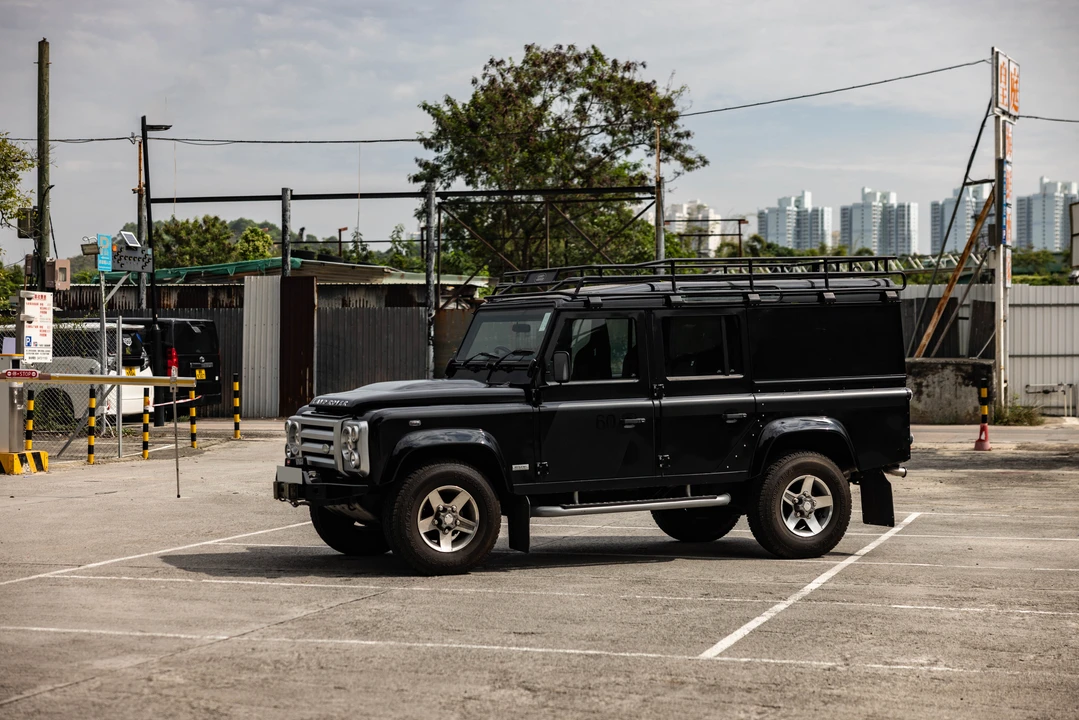 2009 Land Rover Defender 110 - Image 12 of 31