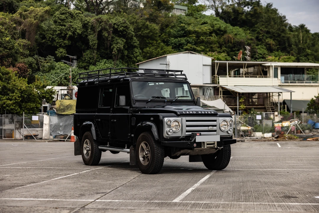 2009 Land Rover Defender 110 - Image 13 of 31
