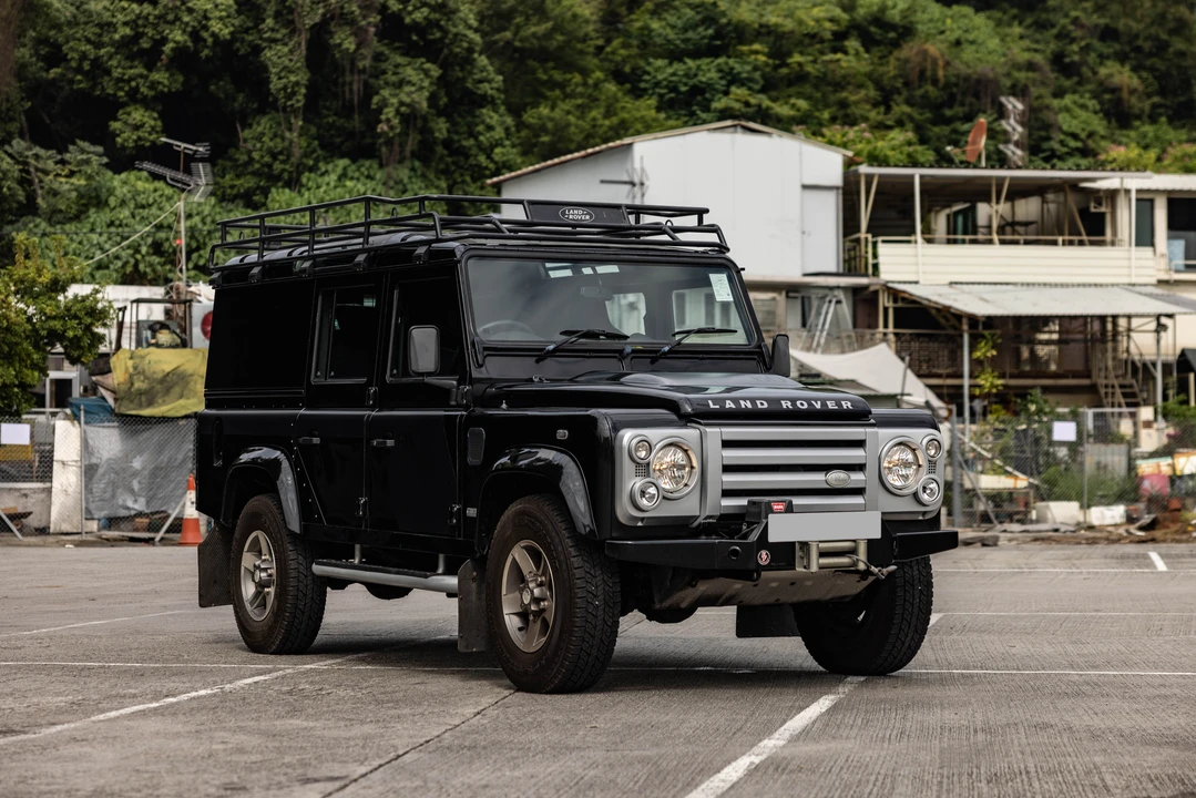 2009 Land Rover Defender 110 - Image 14 of 31