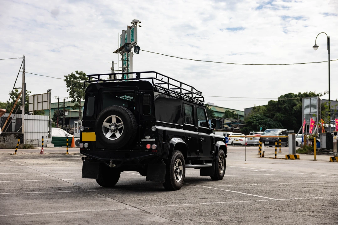 2009 Land Rover Defender 110 - Image 16 of 31
