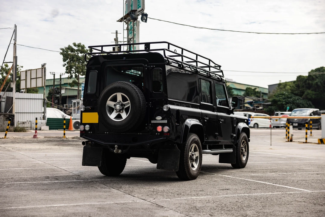 2009 Land Rover Defender 110 - Image 18 of 31