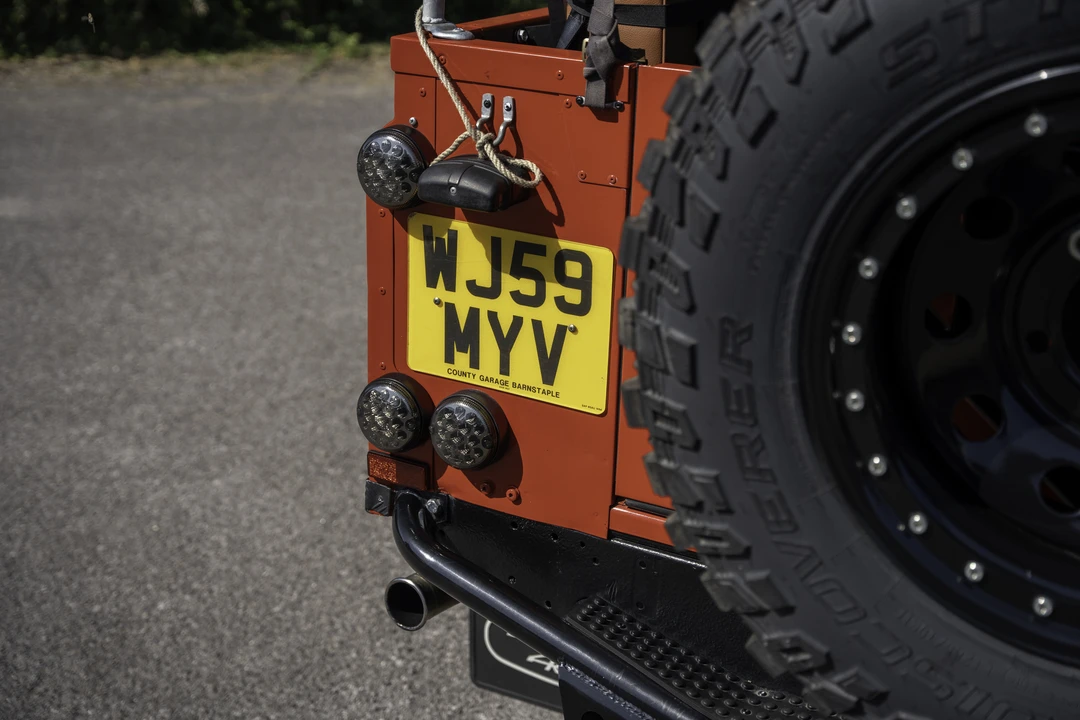 2009 Land Rover Defender 110 - Image 11 of 31