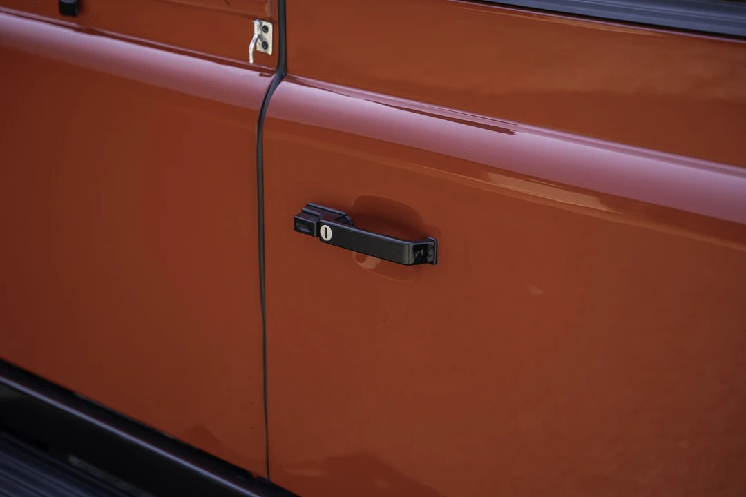 2009 Land Rover Defender 110 - Image 15 of 31
