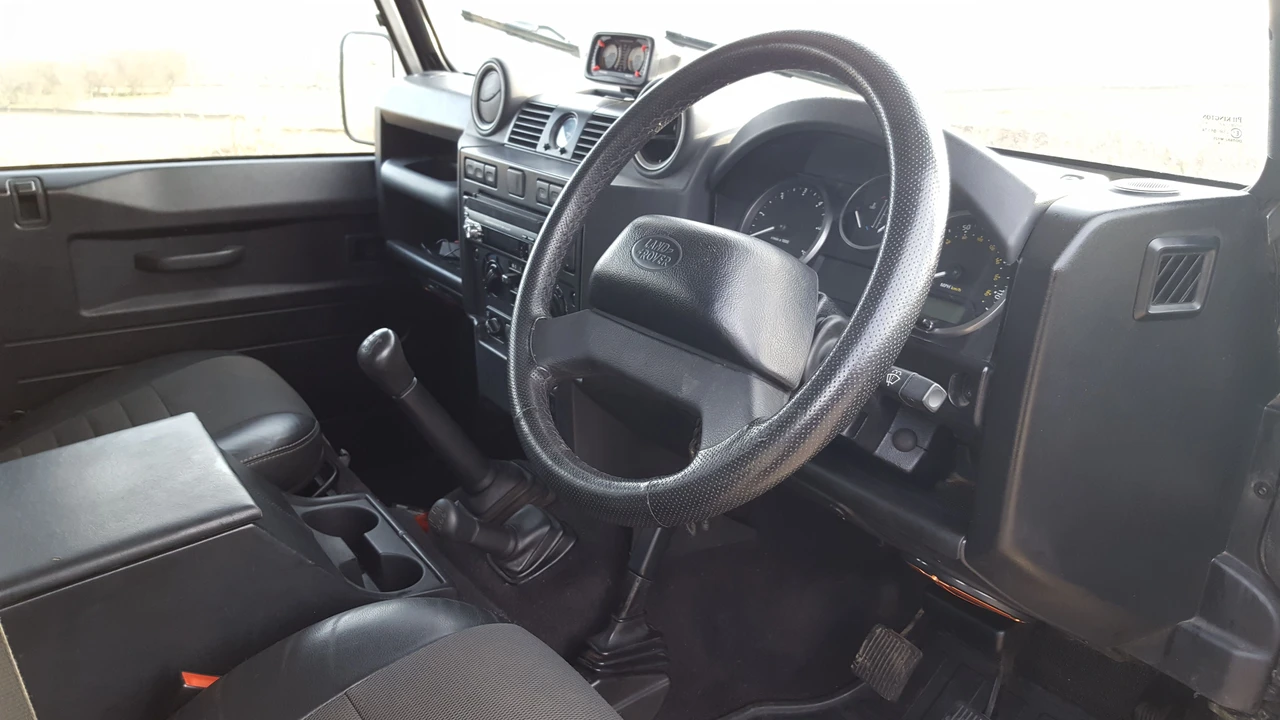 2009 Land Rover Defender 110 - Image 14 of 14