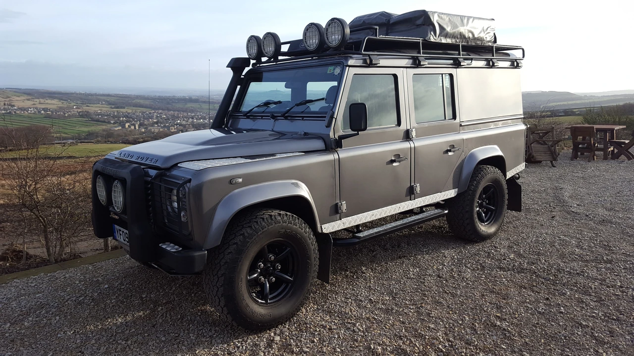 2009 Land Rover Defender 110 - Image 11 of 14