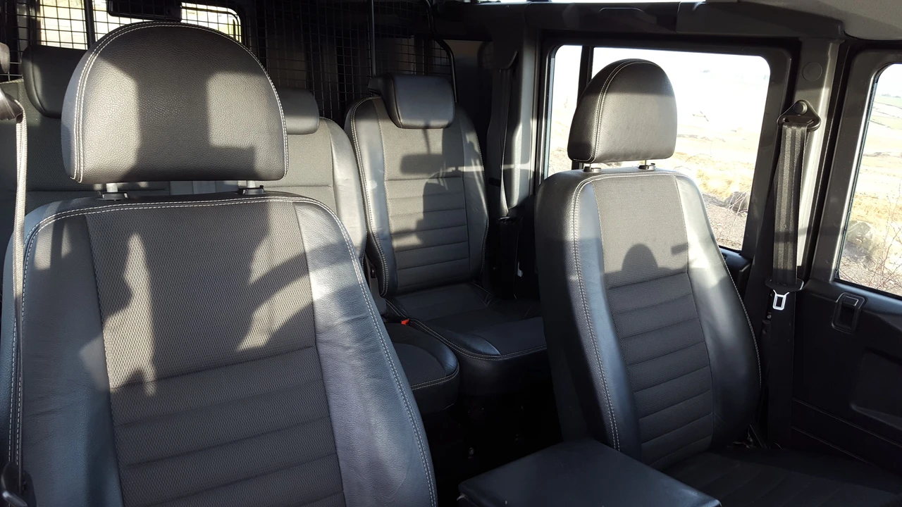 2009 Land Rover Defender 110 - Image 13 of 14