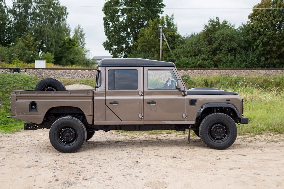 2009 Land Rover Defender 130 - Image 8 of 30