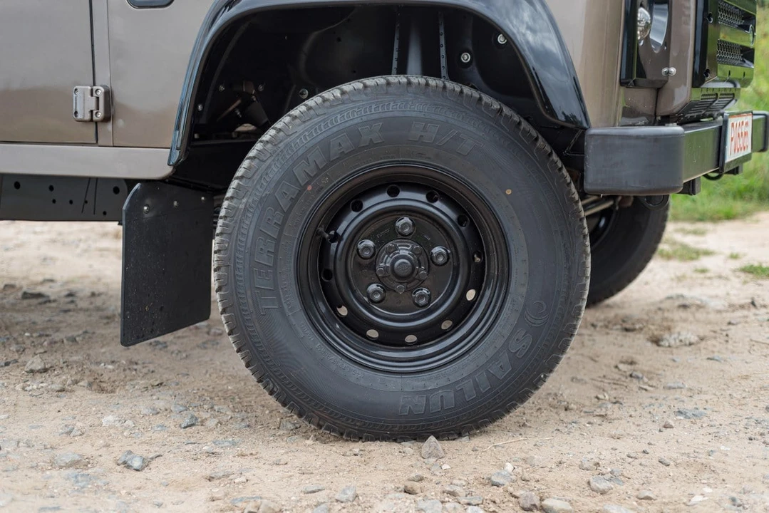 2009 Land Rover Defender 130 - Image 22 of 30