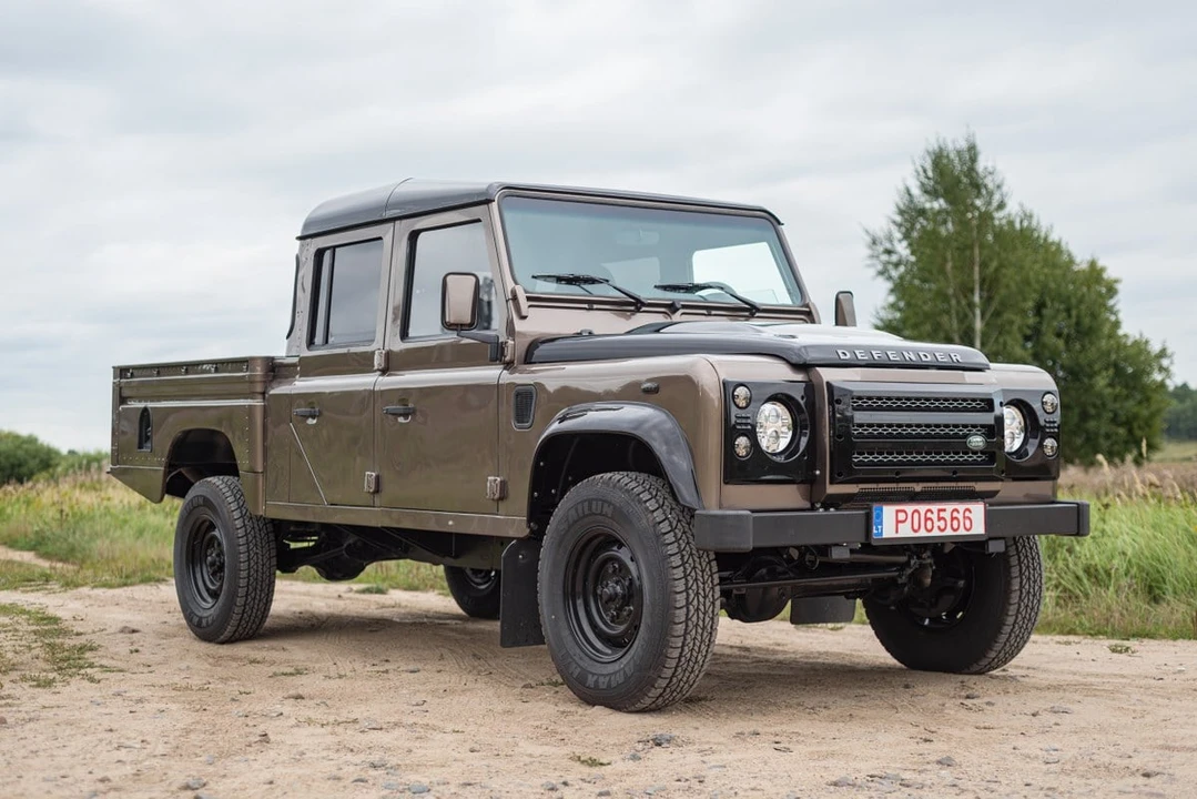2009 Land Rover Defender 130 - Image 6 of 30