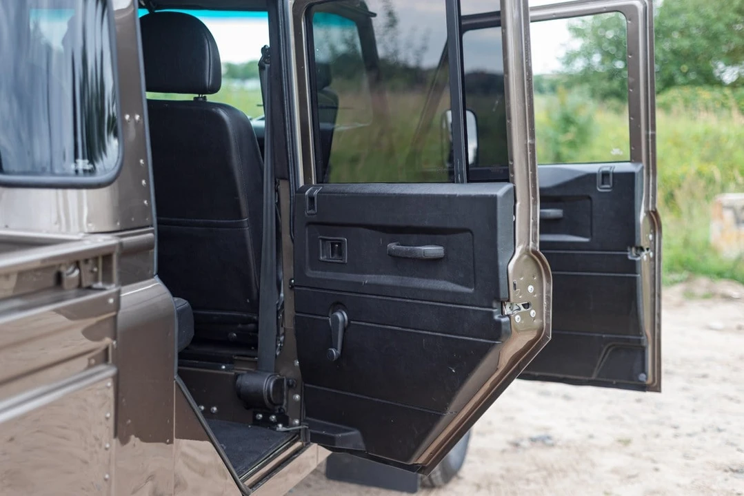 2009 Land Rover Defender 130 - Image 26 of 30
