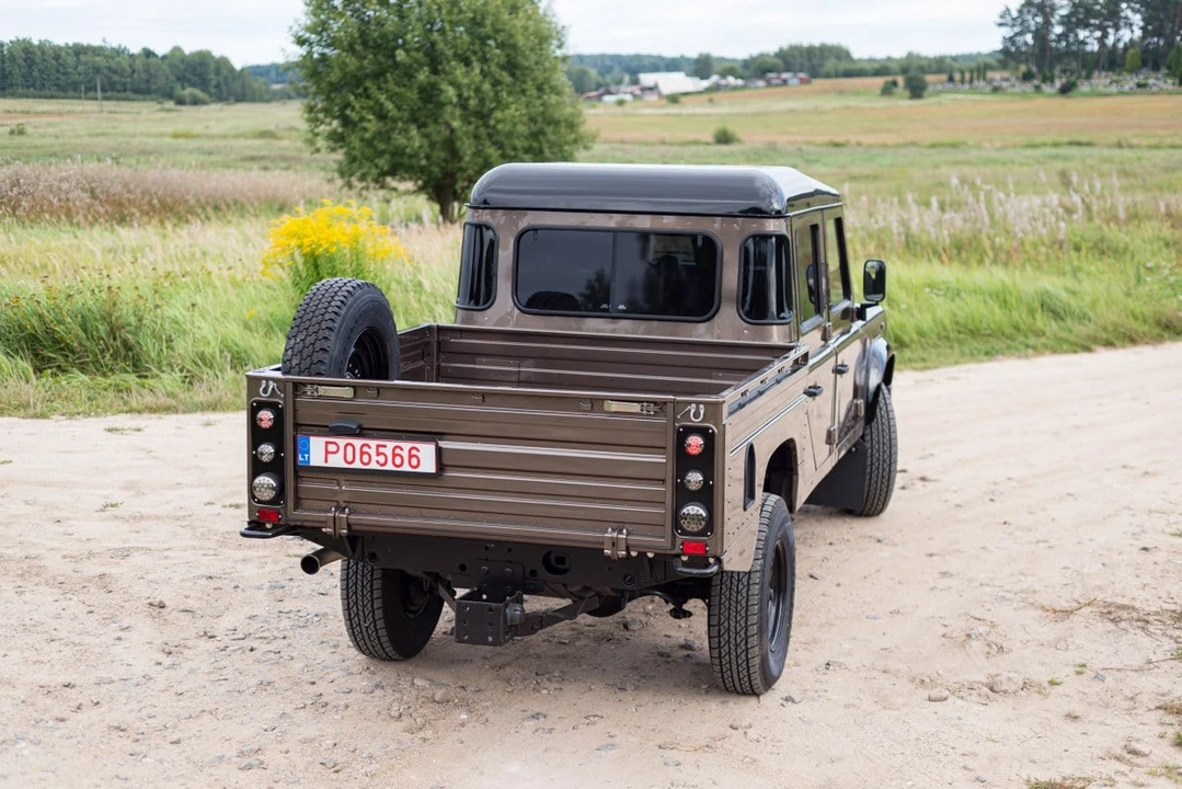 2009 Land Rover Defender 130 - Image 19 of 30