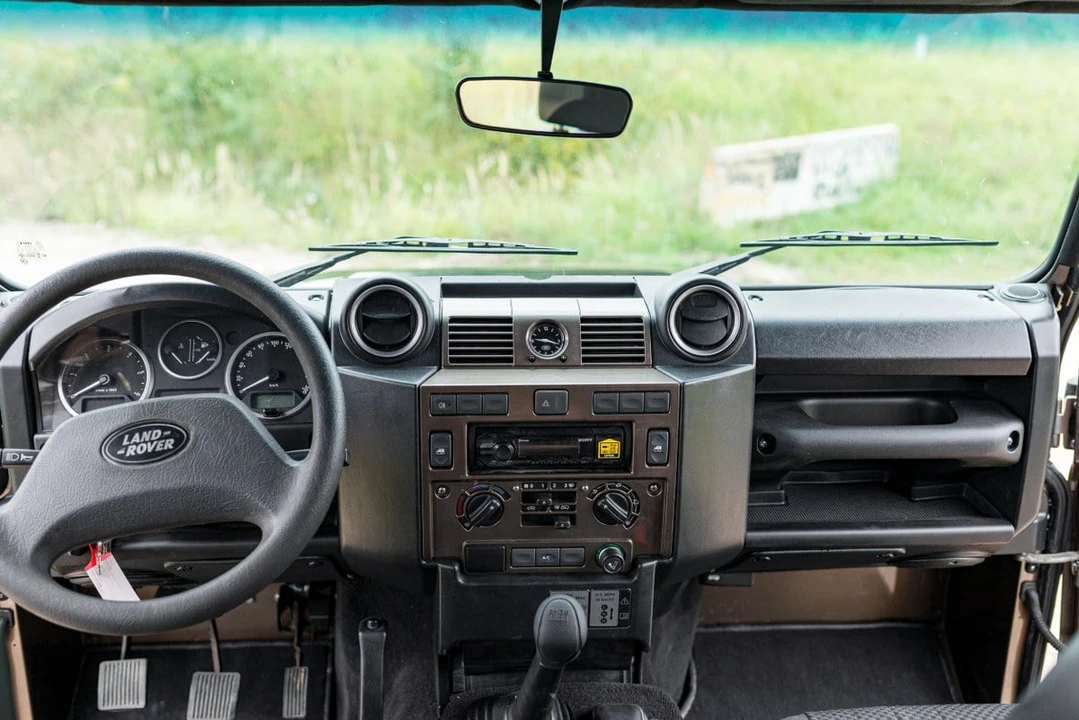 2009 Land Rover Defender 130 - Image 29 of 30