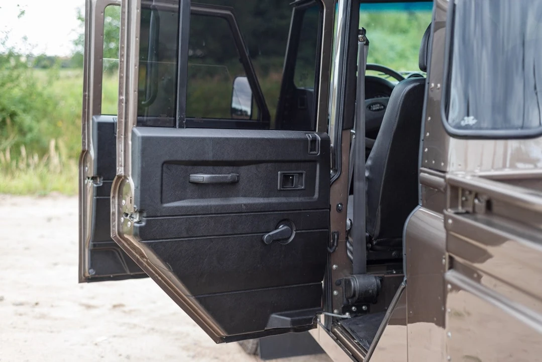 2009 Land Rover Defender 130 - Image 25 of 30