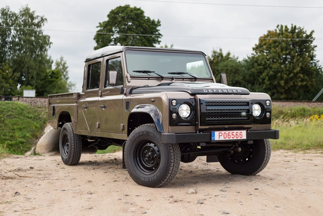 2009 Land Rover Defender 130 - Image 4 of 30