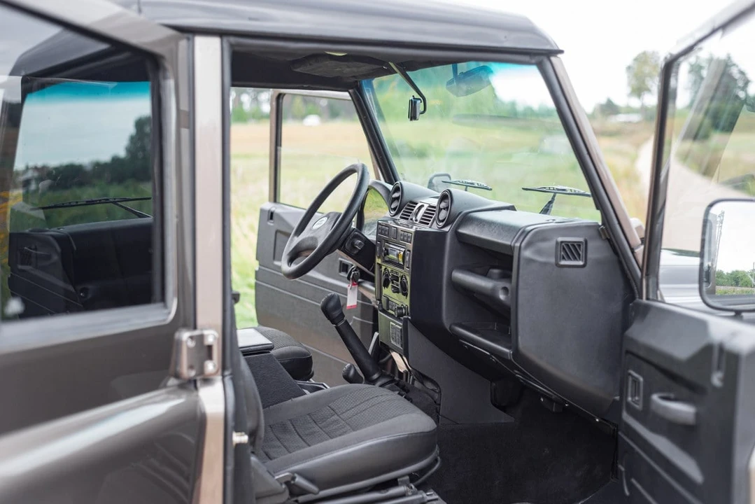 2009 Land Rover Defender 130 - Image 28 of 30