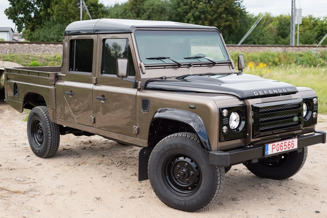 2009 Land Rover Defender 130 - Image 5 of 30