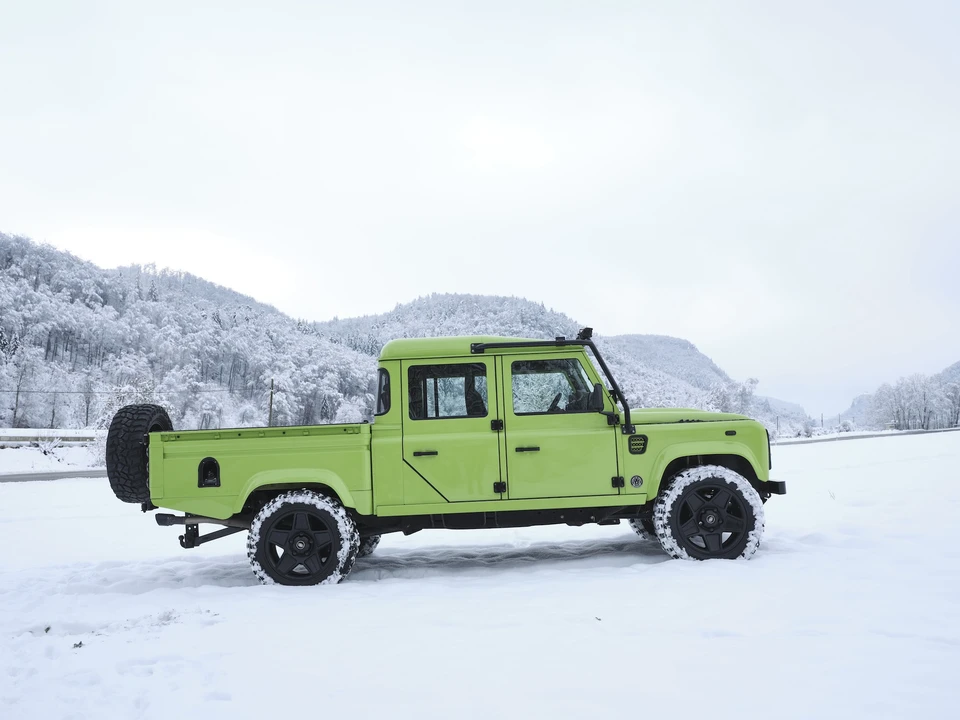 2009 Land Rover Defender 130 - Image 9 of 31