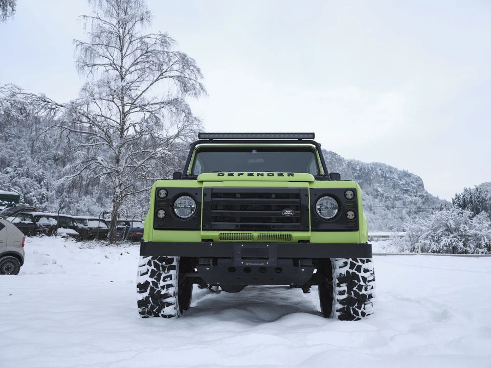 2009 Land Rover Defender 130 - Image 3 of 31