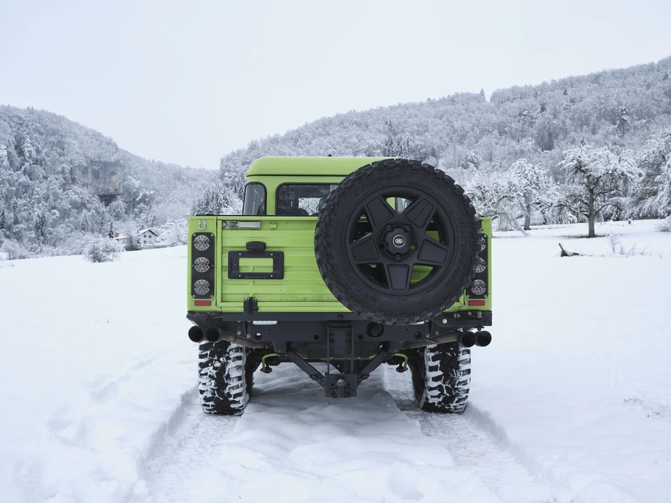2009 Land Rover Defender 130 - Image 7 of 31