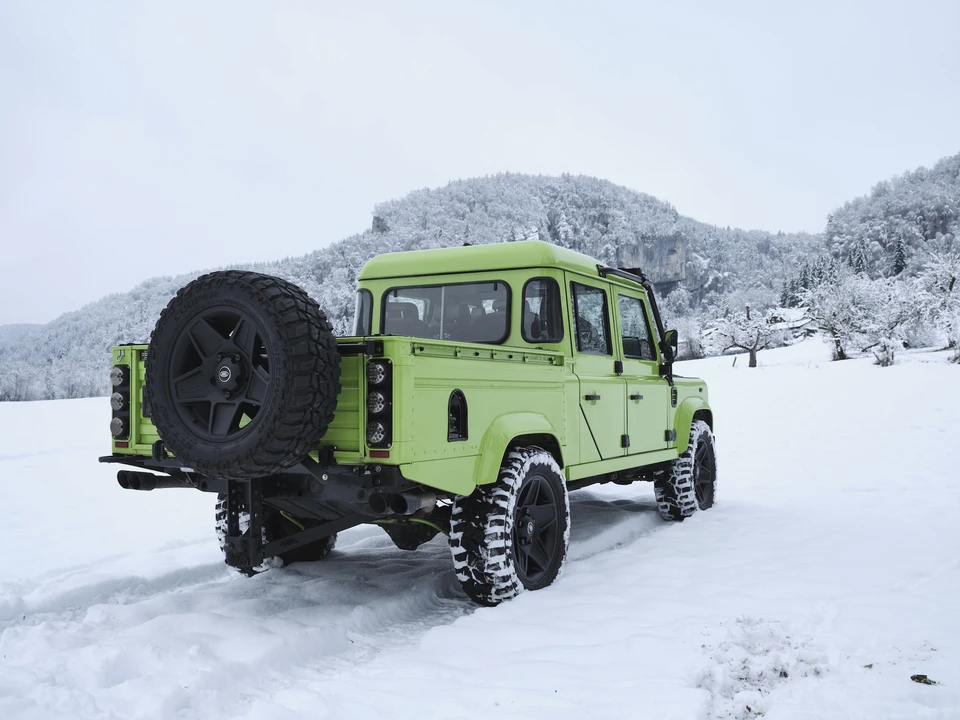 2009 Land Rover Defender 130 - Image 8 of 31