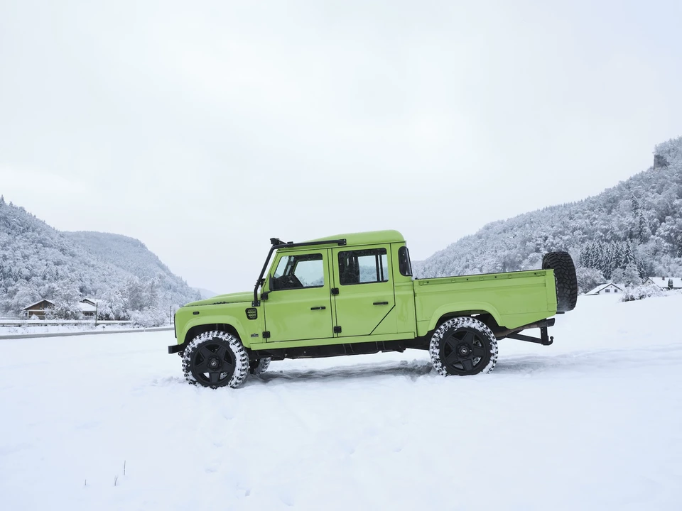 2009 Land Rover Defender 130 - Image 5 of 31