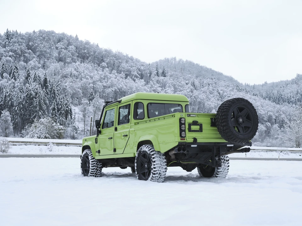 2009 Land Rover Defender 130 - Image 6 of 31
