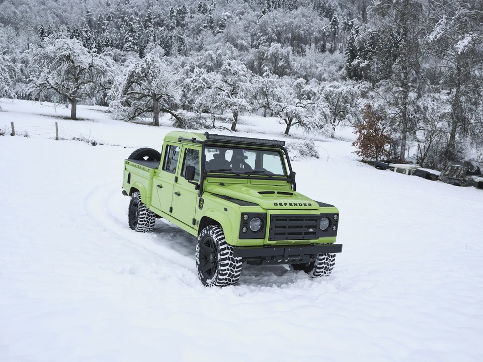 2009 Land Rover Defender 130 - Image 11 of 31
