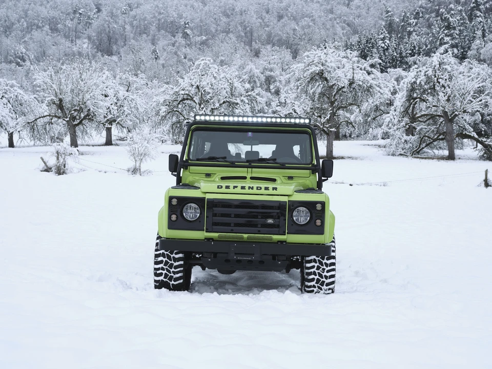 2009 Land Rover Defender 130 - Image 12 of 31