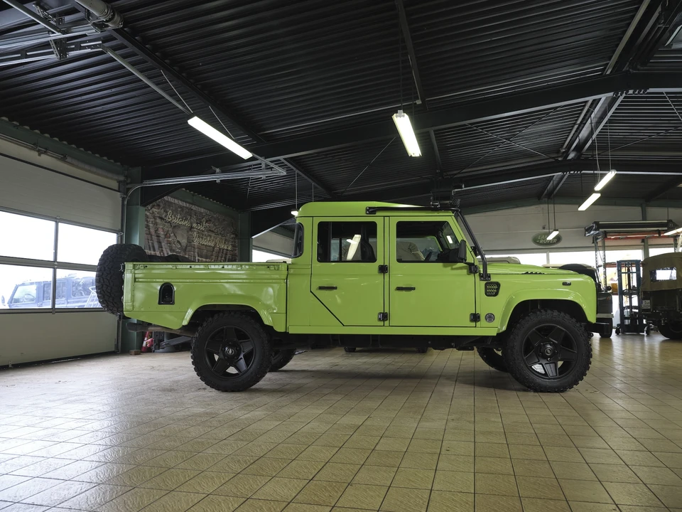 2009 Land Rover Defender 130 - Image 14 of 31